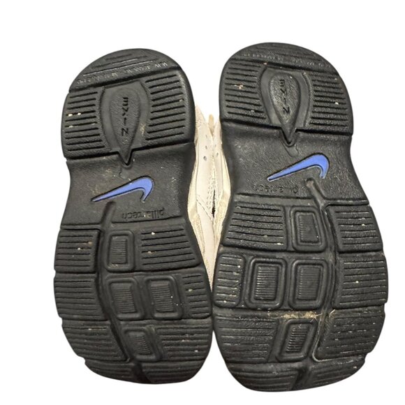 Nike Infant Sneakers Blue Accent Size 4 - Picture 3 of 9